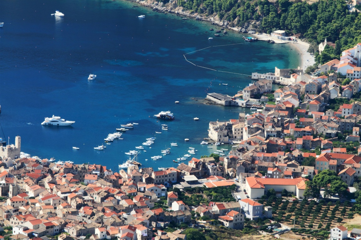 'aerial view to the Vis town in Croatia' - Spalato